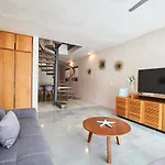 Stunning Two-Level Apartment Playa Del Carmen Infinity Swimming Pool & Rooftop Great Amenities