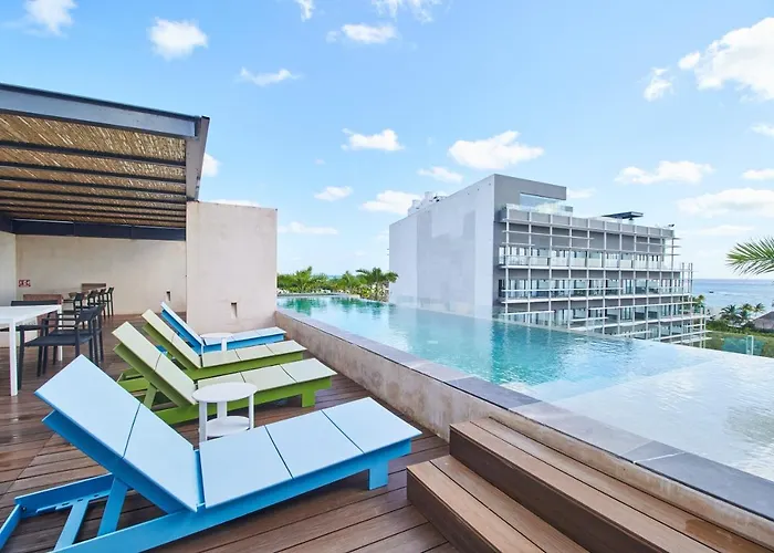 Stunning Two-Level Apartment Playa Del Carmen Infinity Swimming Pool & Rooftop Great Amenities