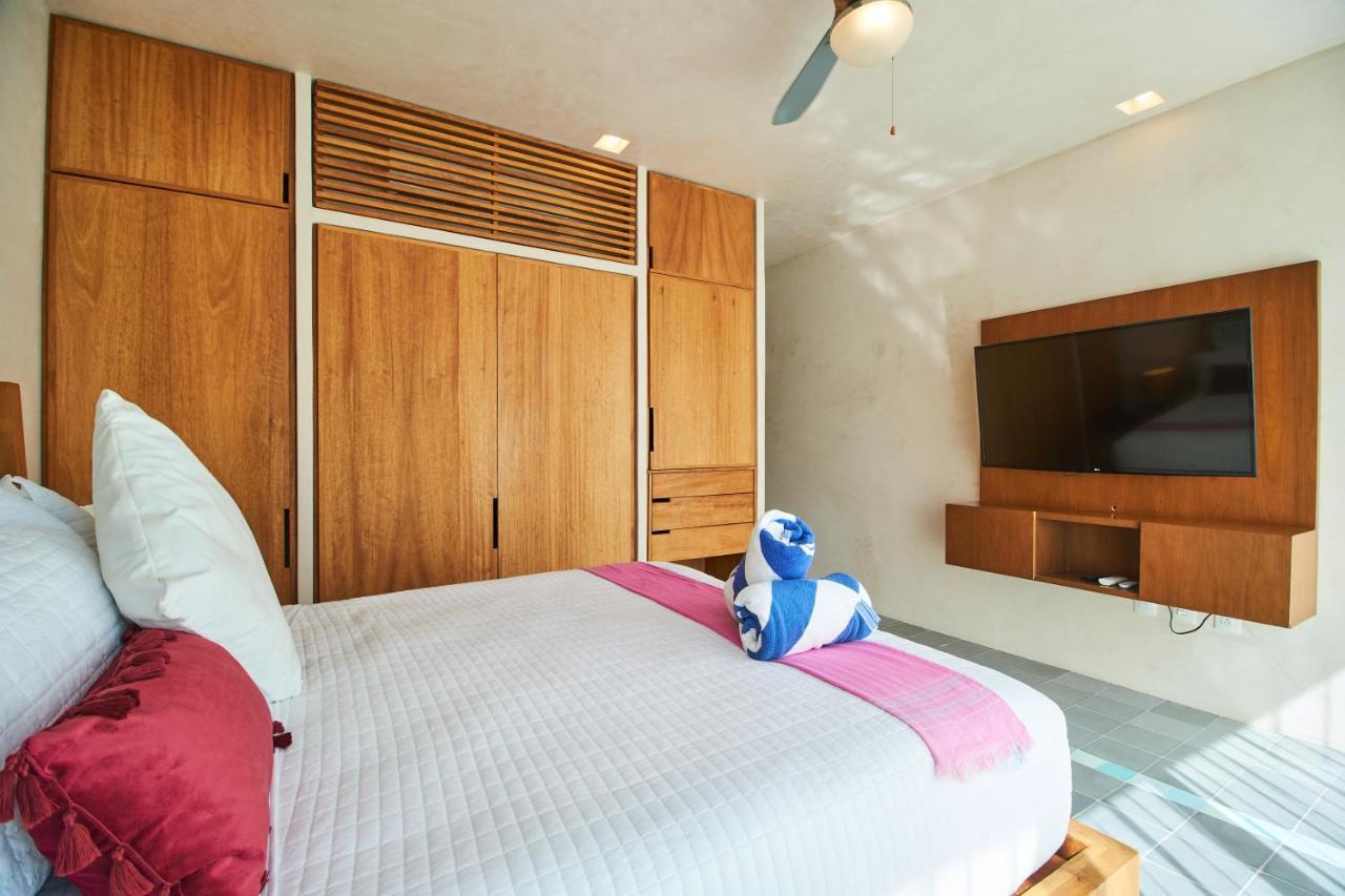 Stunning Two-level Infinity Swimming Pool & Rooftop Great Amenities